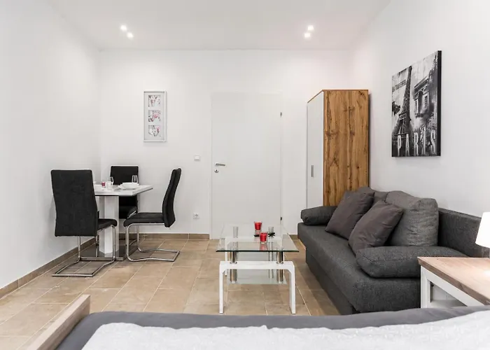 Elegant 1br In Prime Location Διαμέρισμα